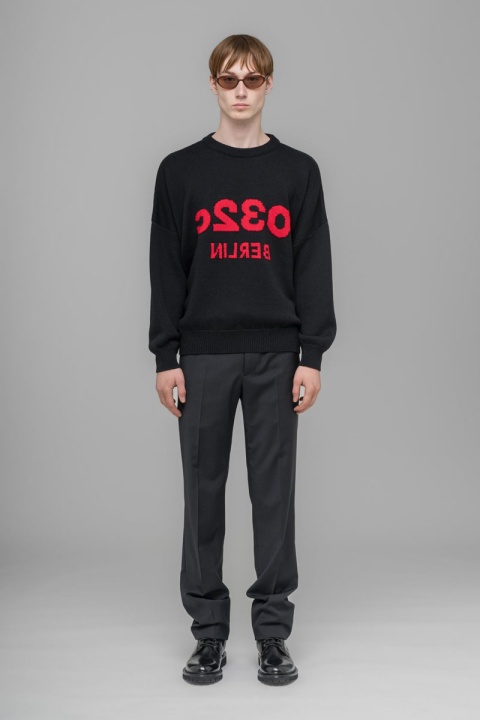 032C "Selfie" Sweater - Black/Red