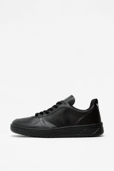 Veja V-10 Vegan - All Black