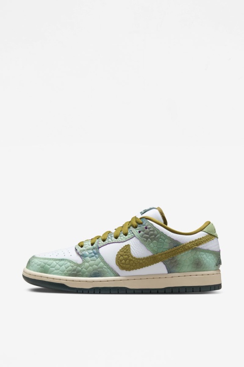 Nike SB Dunk Low Pro x Alexis Sablone - Chameleon