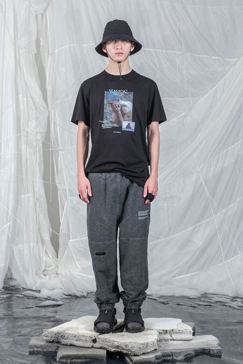 T5G1_Decko Tee - Black RD