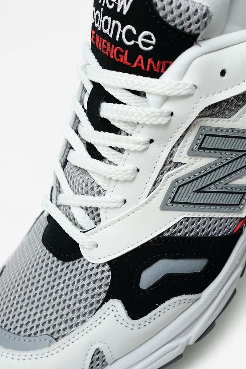New Balance 920 - White/Red
