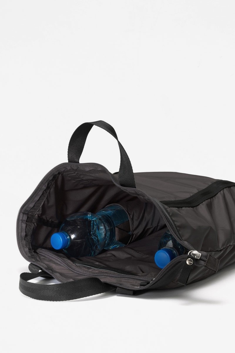 Qwstion x Sibylle Stoeckli Travel Shopper - Volcano
