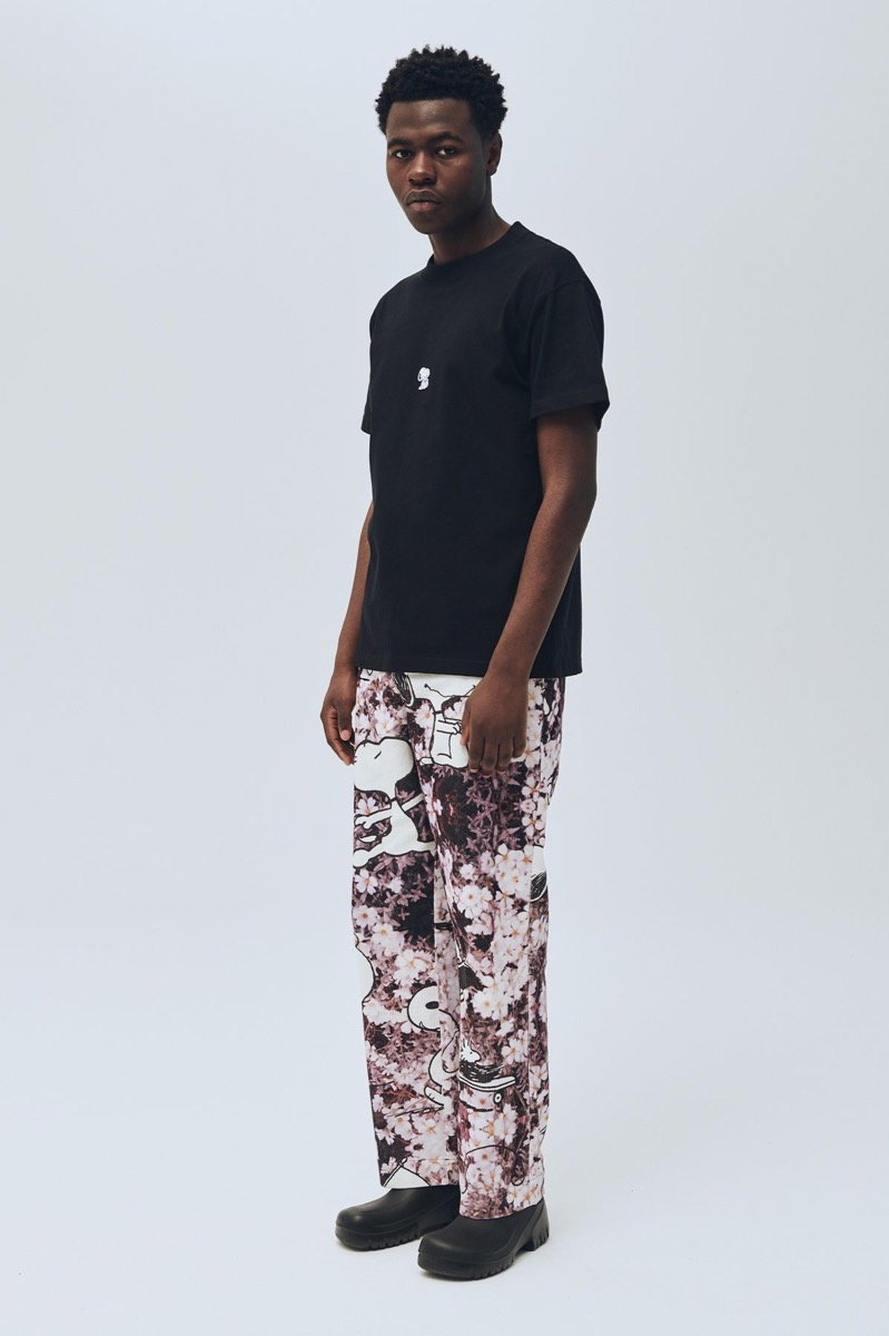 Soulland x Peanuts Snoopy Sitting Tee - Black