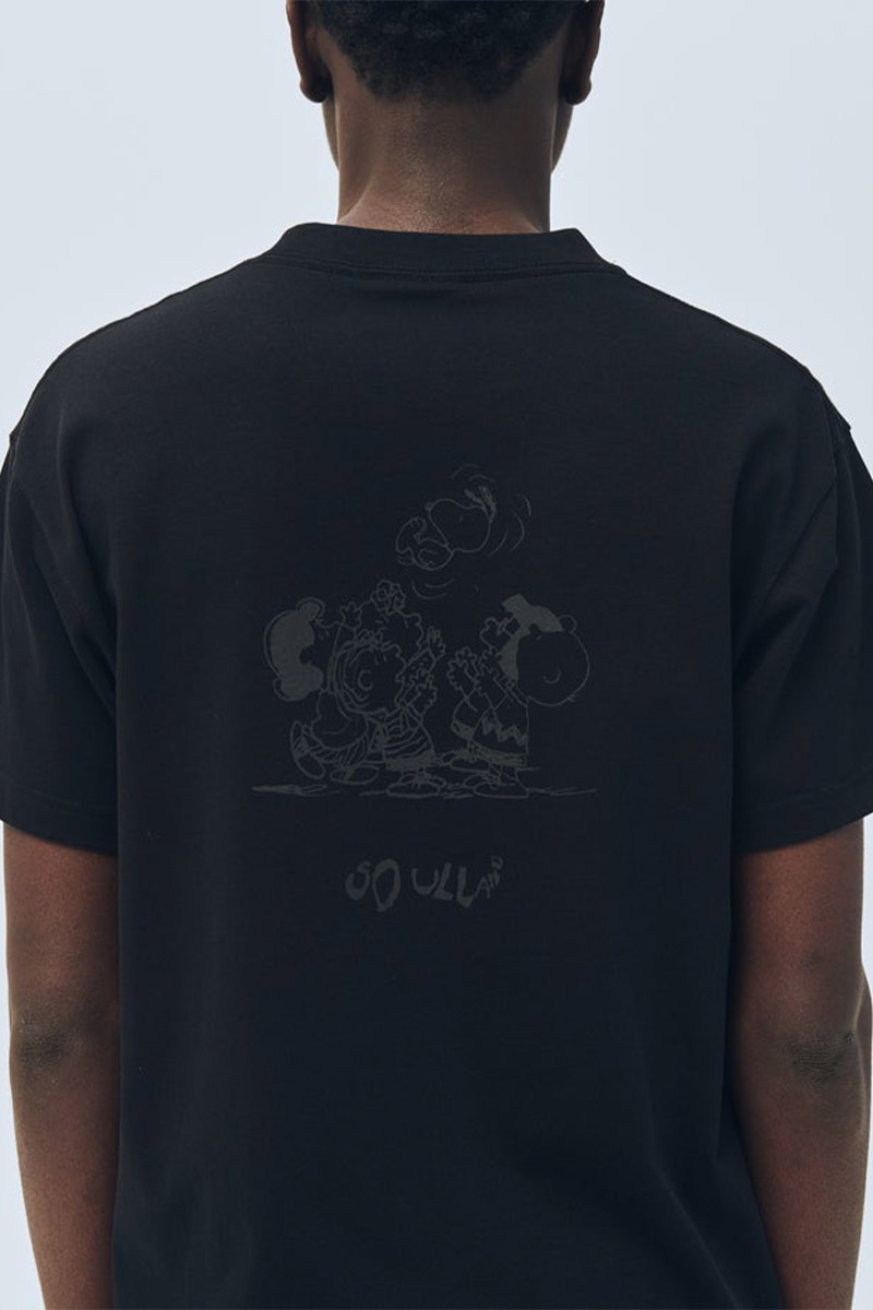 Soulland x Peanuts Snoopy Sitting Tee - Black