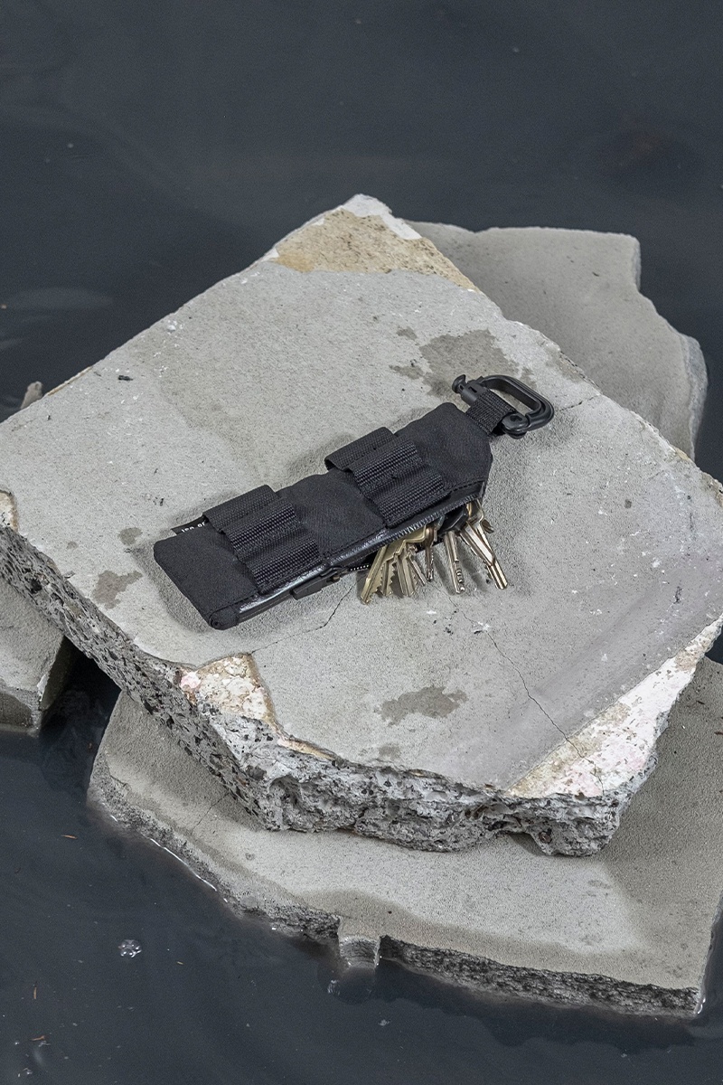 KE6_Diole Small Keychain - Black/Black